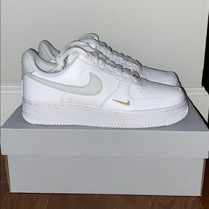 Wmns Air Force 1 ‘White light Silver’